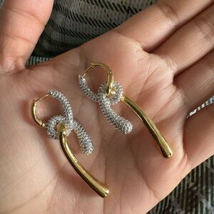 Earrings knot zircon and gold color